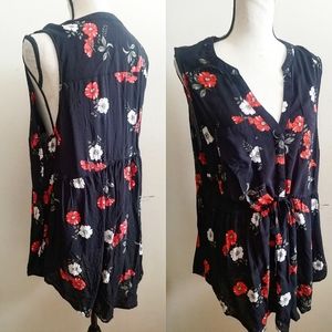Torrid Floral and Black Sleeveless Blouse || Size 1 Plus Size Hi-Lo